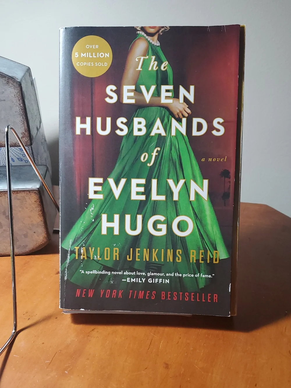 The Seven Husbands Of Evelyn Hugo Paperback Book